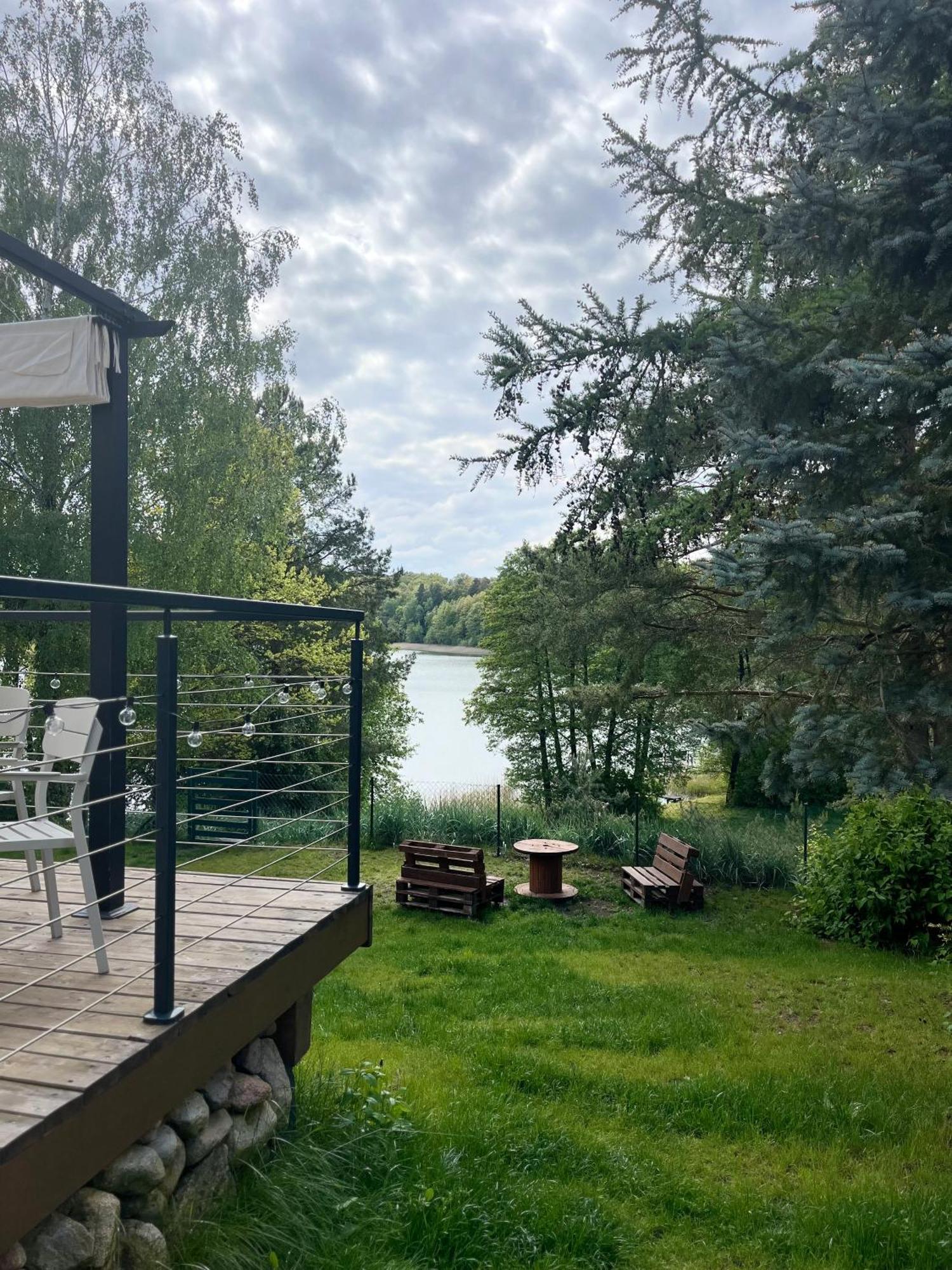 Dom Nad Jeziorem Gaja House Jadamowo Exteriör bild