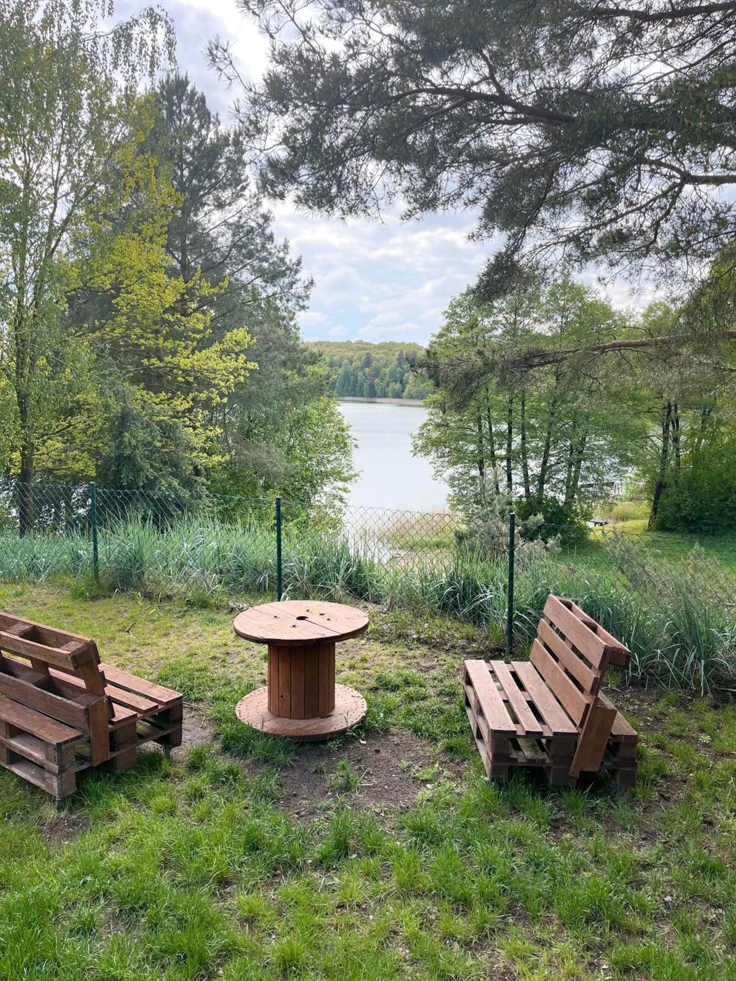 Dom Nad Jeziorem Gaja House Jadamowo Exteriör bild